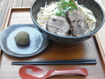 津野山牛 角煮ラーメン